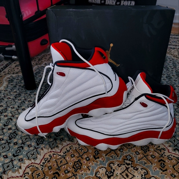 Sneakers - Picture 2 of 5